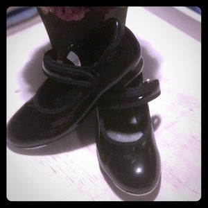 Girl’s Danskin Tap Shoes Good Condition